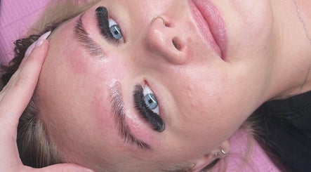Lash enhancement at Estella Beauty in Morisset Park, New South Wales, AU. Close-up of styled brows and lashes.