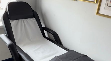 Relaxing treatment chair at Rebel Beauty by Danka in Birmingham, England, GB for ultimate comfort.