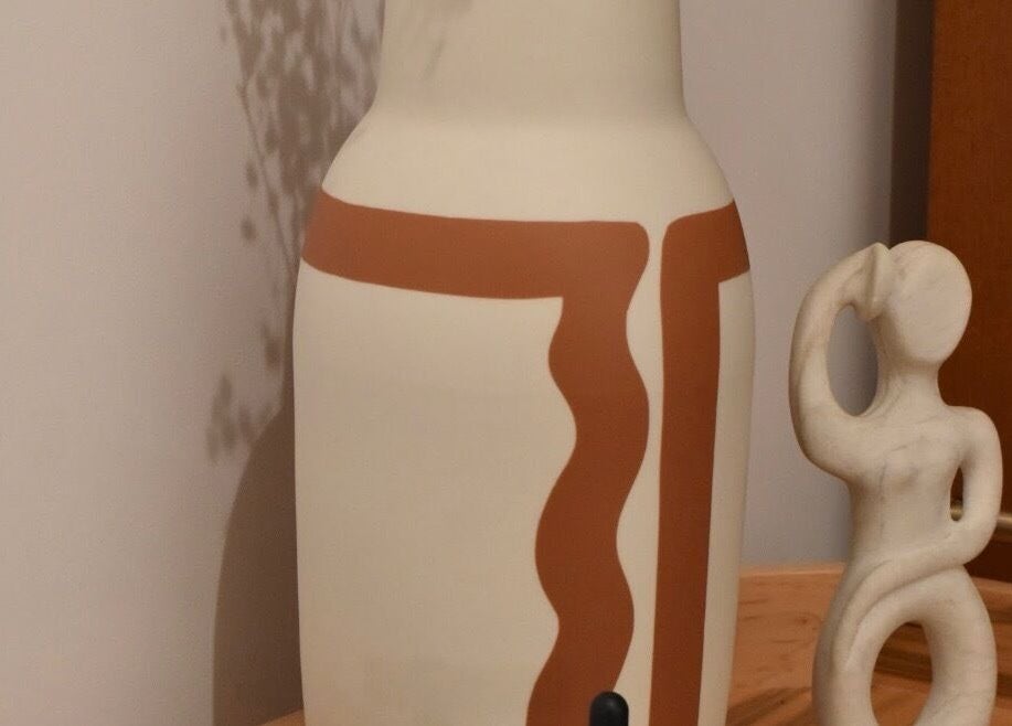 Décoration artistique de Moment présent, Montréal, Québec, CA, mettant en valeur une statue moderne.