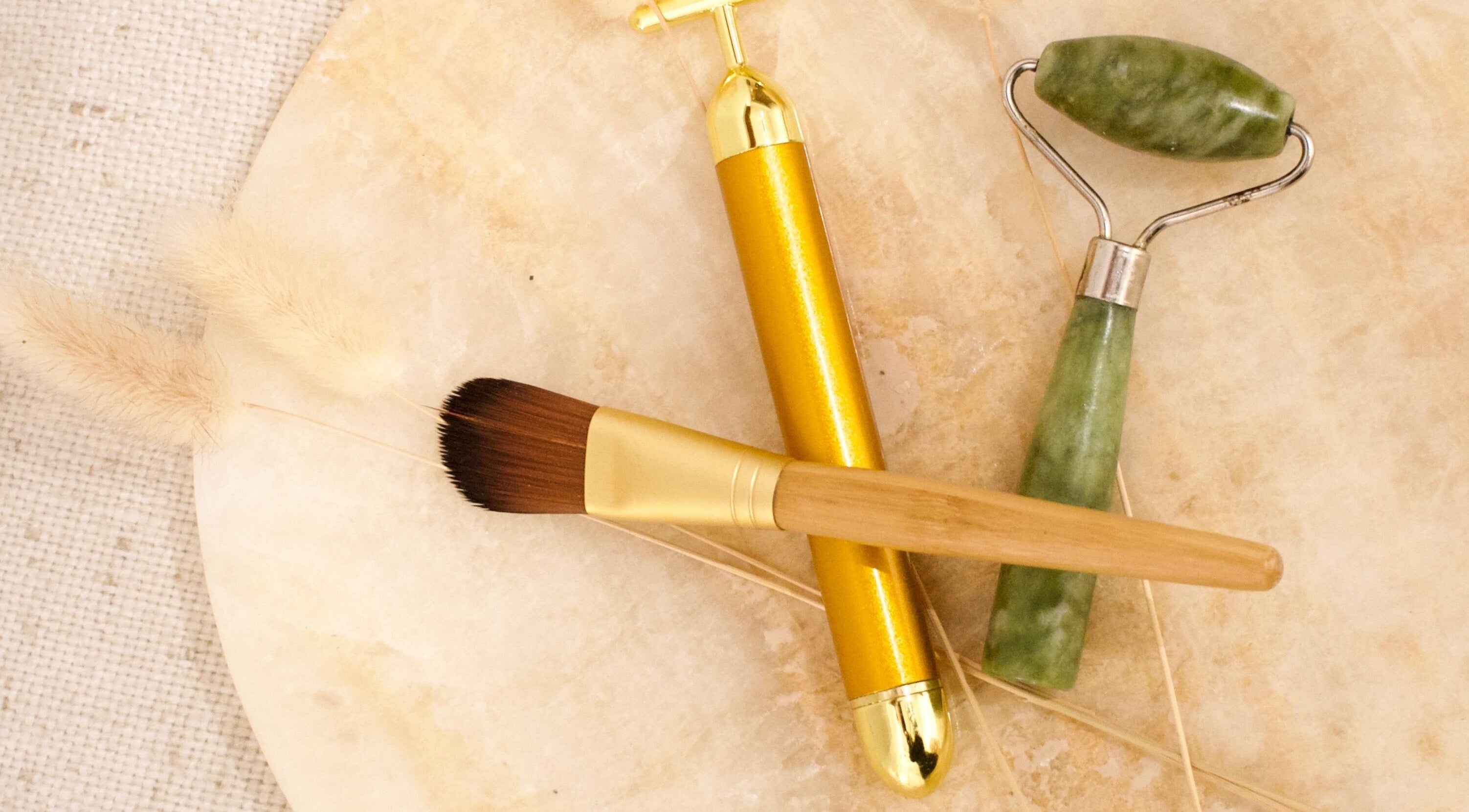 Outils de bien-être sur marbre chez Moment présent, Montréal, Québec, CA.