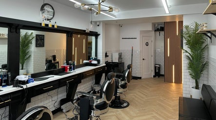 Imagen 2 de Crown Royal Barbershop