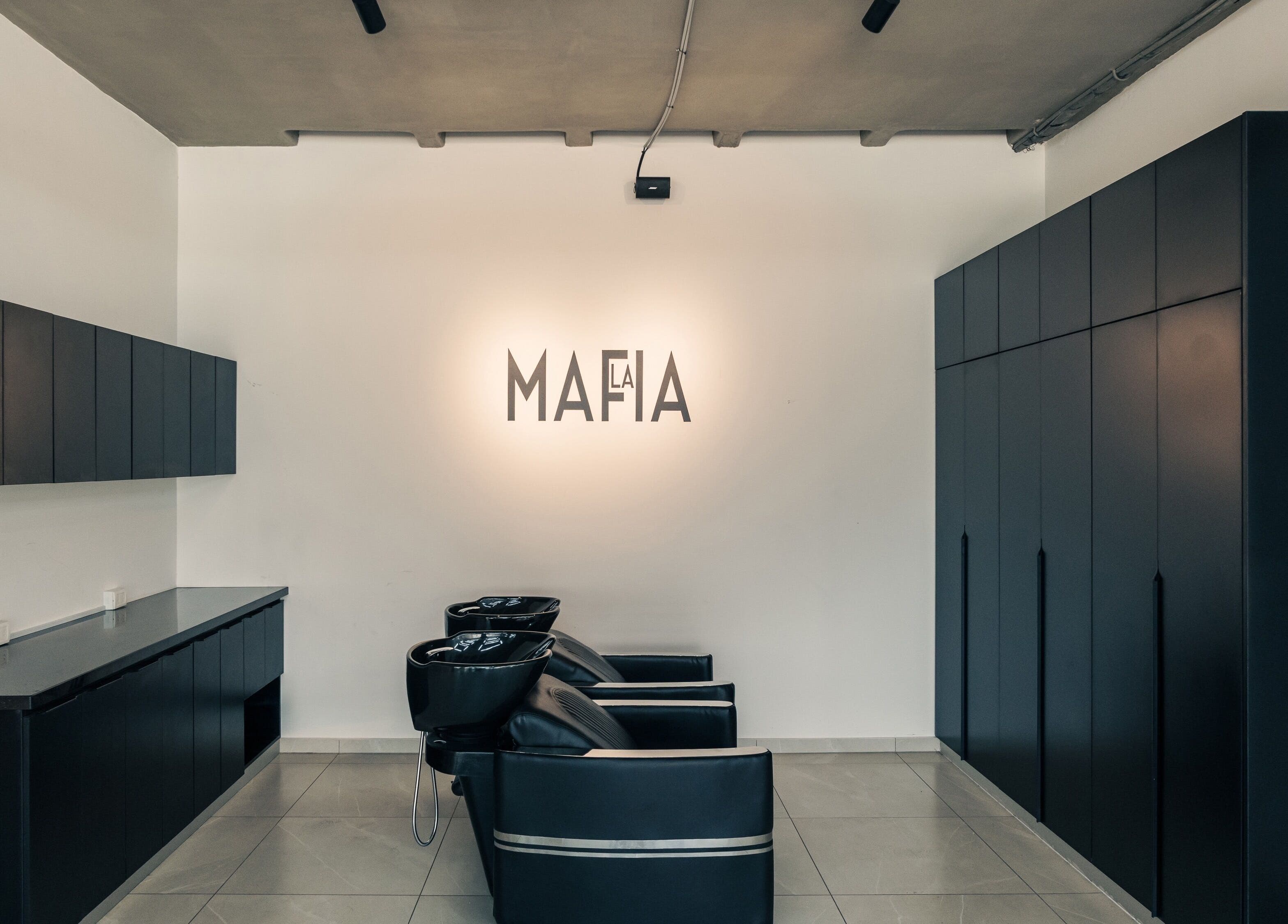 Interior de LA MAFIA - LOS CUSIS en Santa Cruz De La Sierra, elegante y minimalista.