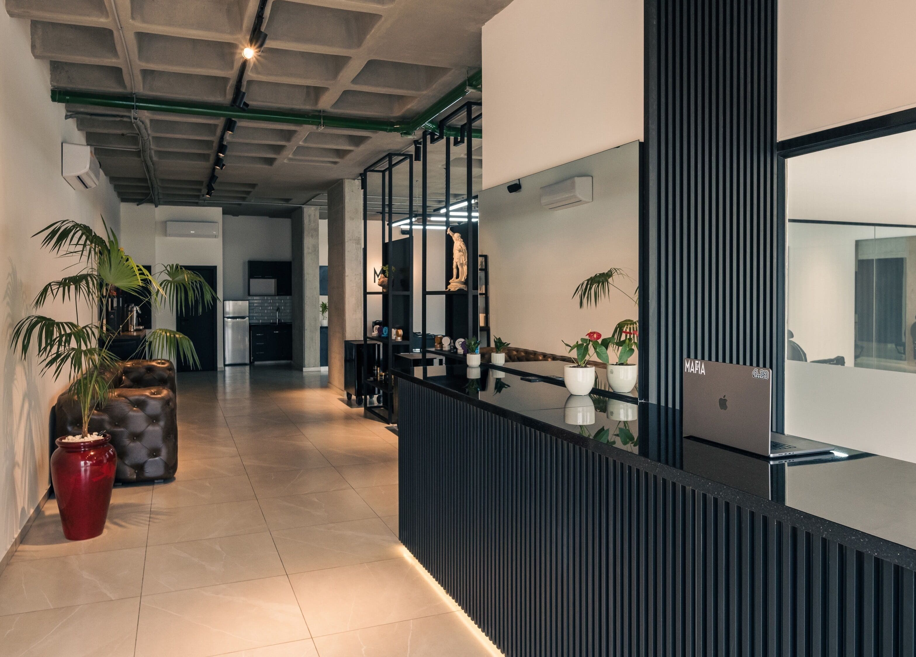 Recepción moderna de LA MAFIA - LOS CUSIS, Santa Cruz De La Sierra, Departamento De Santa Cruz, BO.