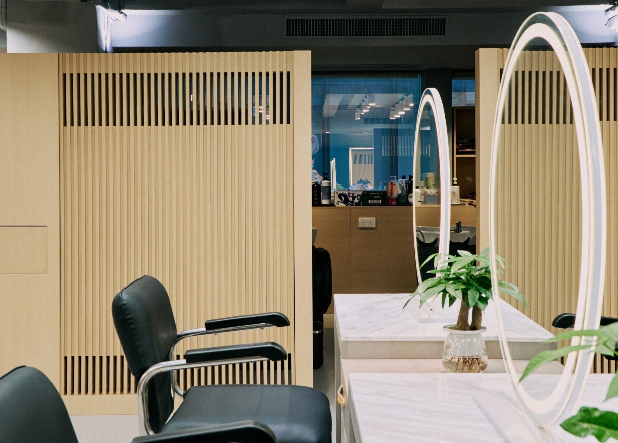 Stylish salon interior at Wind Chau @salon nozomi in 香港島, 香港島, HK, featuring chic chairs and mirrors.