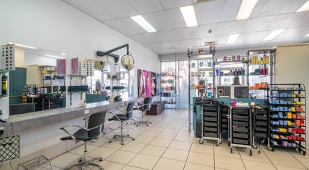 Plainland | Gaye's Hair Fashions, bilde 3