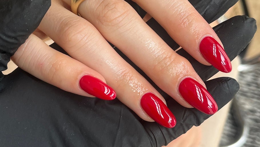 PLM Nails ‘Par La Main’ image 1