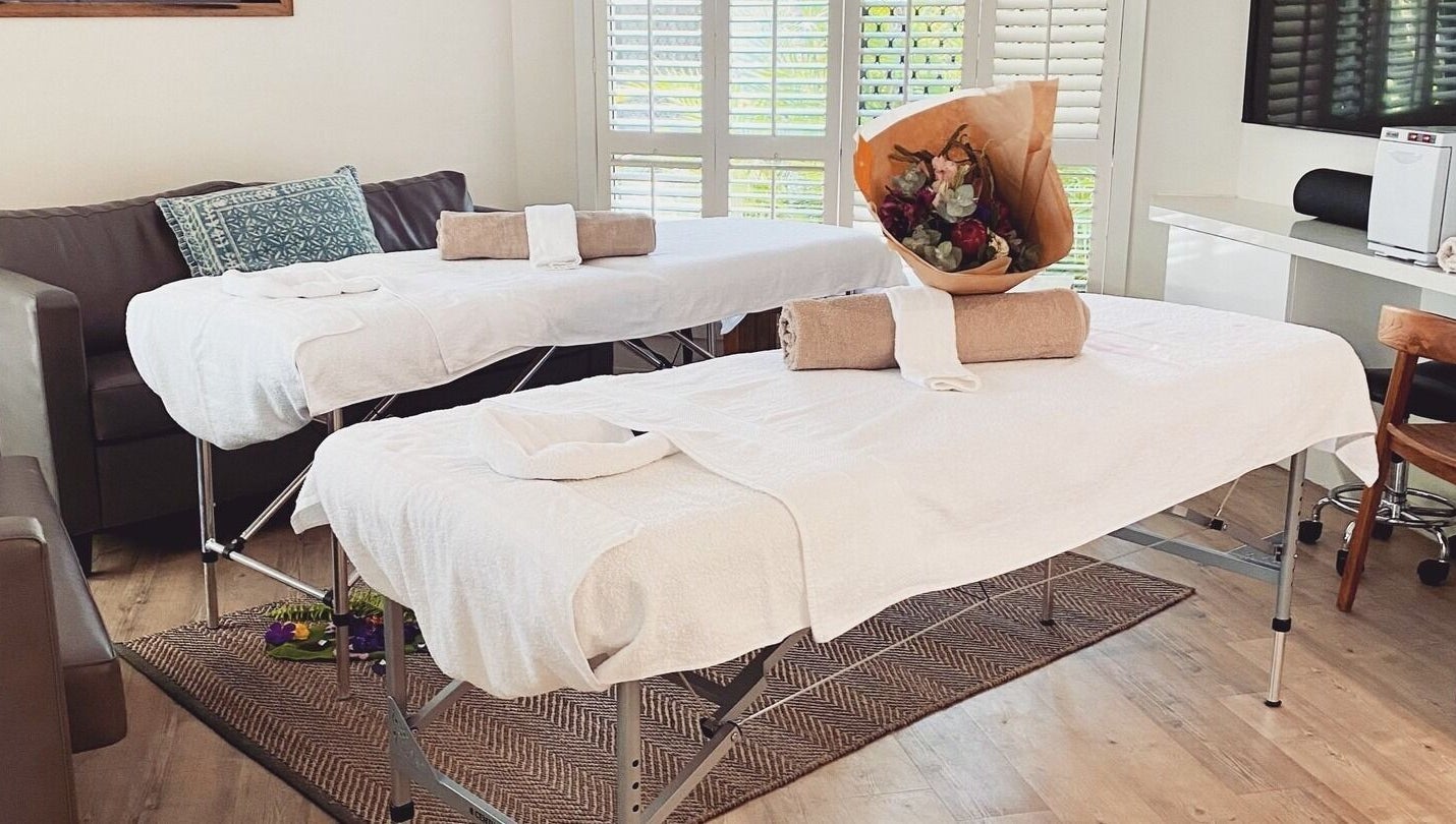 Relaxing massage tables at Reflect Mobile Spa Agnes Water, Agnes Water, Queensland, AU with flowers and towels.