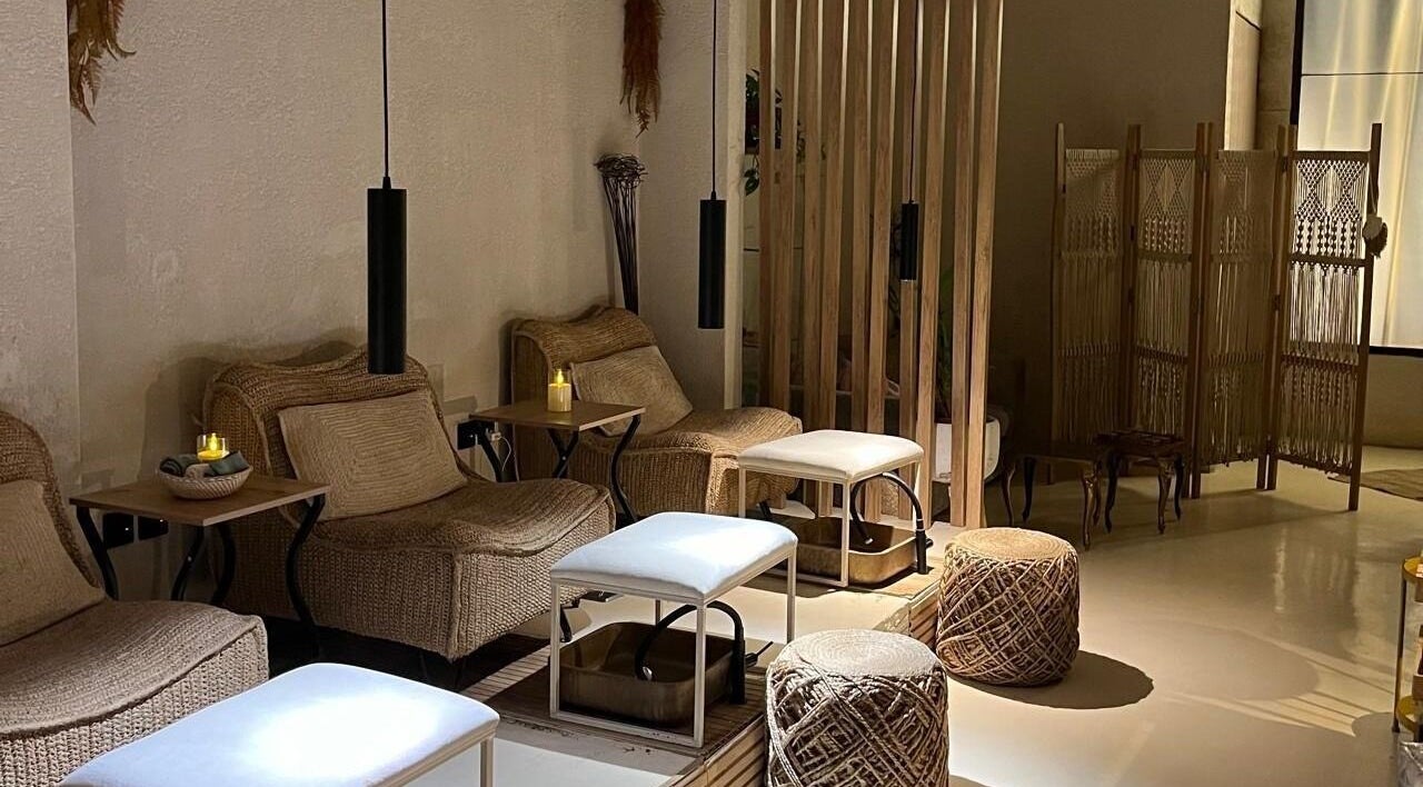 Relaxing seating area at Le Senes Spa, Riyadh, Riyadh Province, SA with wicker chairs and soft lighting.