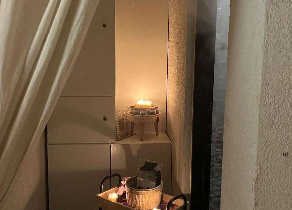 Serene candlelit corner at Le Senes Spa, Riyadh, Riyadh Province, SA, offering relaxation vibes.