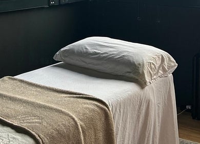 Cozy massage table in Purl Massage Therapy, Glasgow, Scotland, GB. Ideal for relaxation and wellness.
