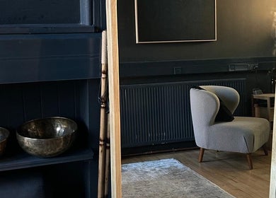 Elegant interior of Purl Massage Therapy in Glasgow, Scotland, GB featuring a serene chair and decorative bowls.