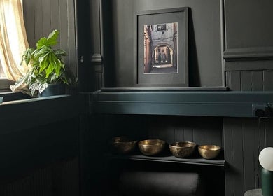 Serene massage room corner with plants and decor at Purl Massage Therapy, Glasgow, Scotland, GB.