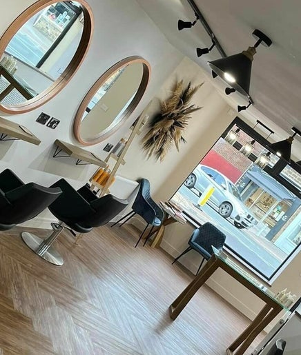 Image de Chique Hair Salon 2