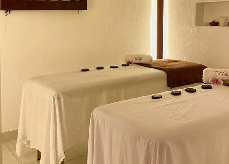 Sala de masajes en Oasi Spa | Nails Getsemani, Cartagena De Indias, Bolívar, CO con camillas dobles.
