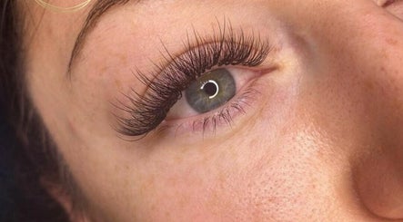 The Only Way Is Ash's Lashes Bild 2