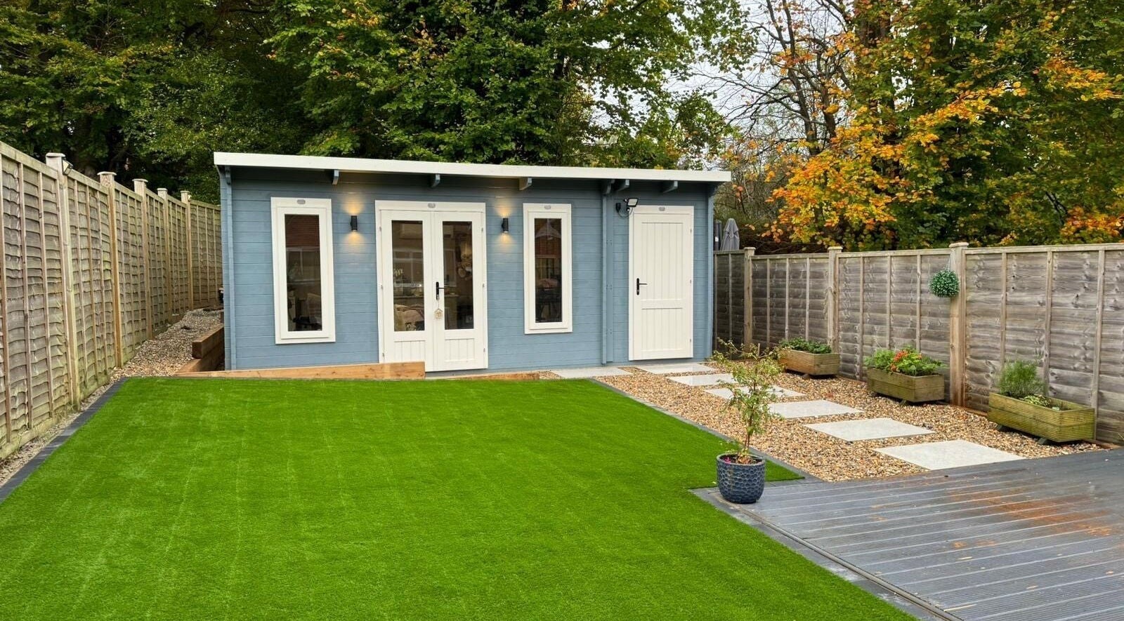 Charming garden view at The Skin Chalet, Headley, England, GB. Experience relaxation in scenic surroundings.