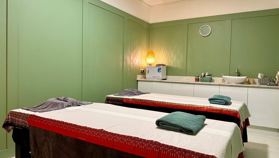 Tranquil massage room at Motion Remedy in Hornchurch, England, GB with green walls and ambient lighting.