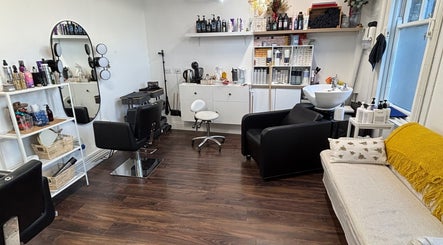 Pretty Bee Hair Studio