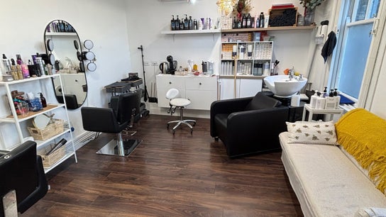 Pretty Bee Hair Studio