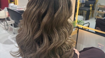 Elegant wavy hairstyle at Lilian Beauty Salon, Juffair, Bahrain, BH for a luxurious salon experience.