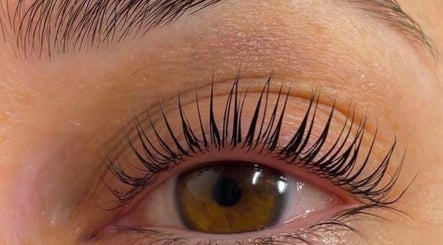 Glamorous Nails & Lashes slika 2