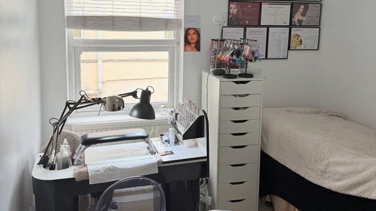 Glamorous Nails & Lashes