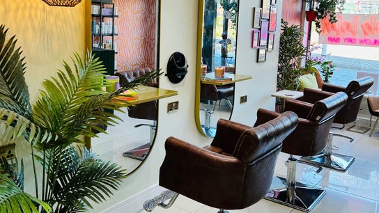Ooh La La Blow Dry Bar