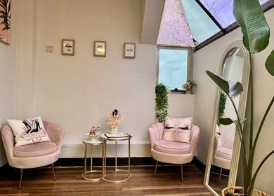 Chic waiting area at Sistar Lashes Sandy Bay, Tasmania, AU with plush chairs and decor.