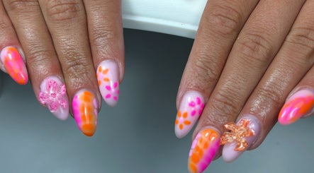 Little House of Nails & Beauty image 2