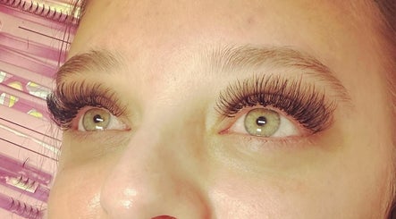 Lola’s Lashes imagem 2