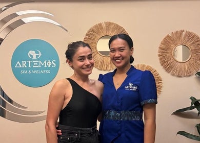 Friendly staff at ARTEMİS SPA İN EMRE HOTEL, Muğla, Muğla, TR greet guests with smiles.