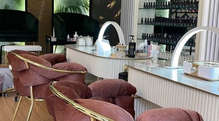 GIANNOSHAIRCARE & NAILS, bild 2