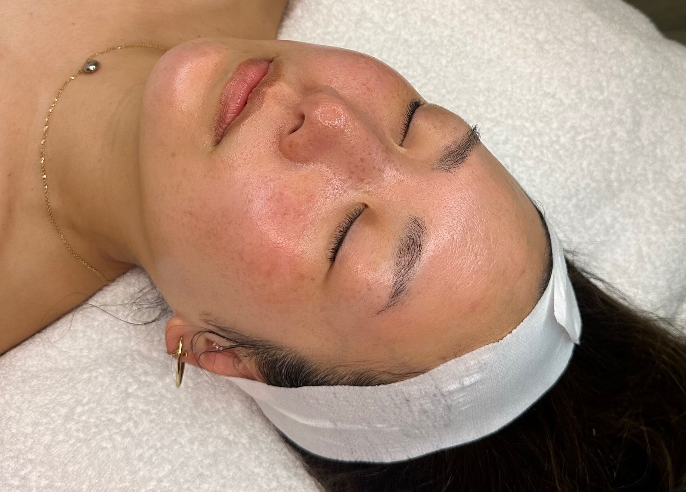 Relaxing facial at E.L Skin & Brows, Sheffield, England, GB. Smooth, radiant skin after treatment.