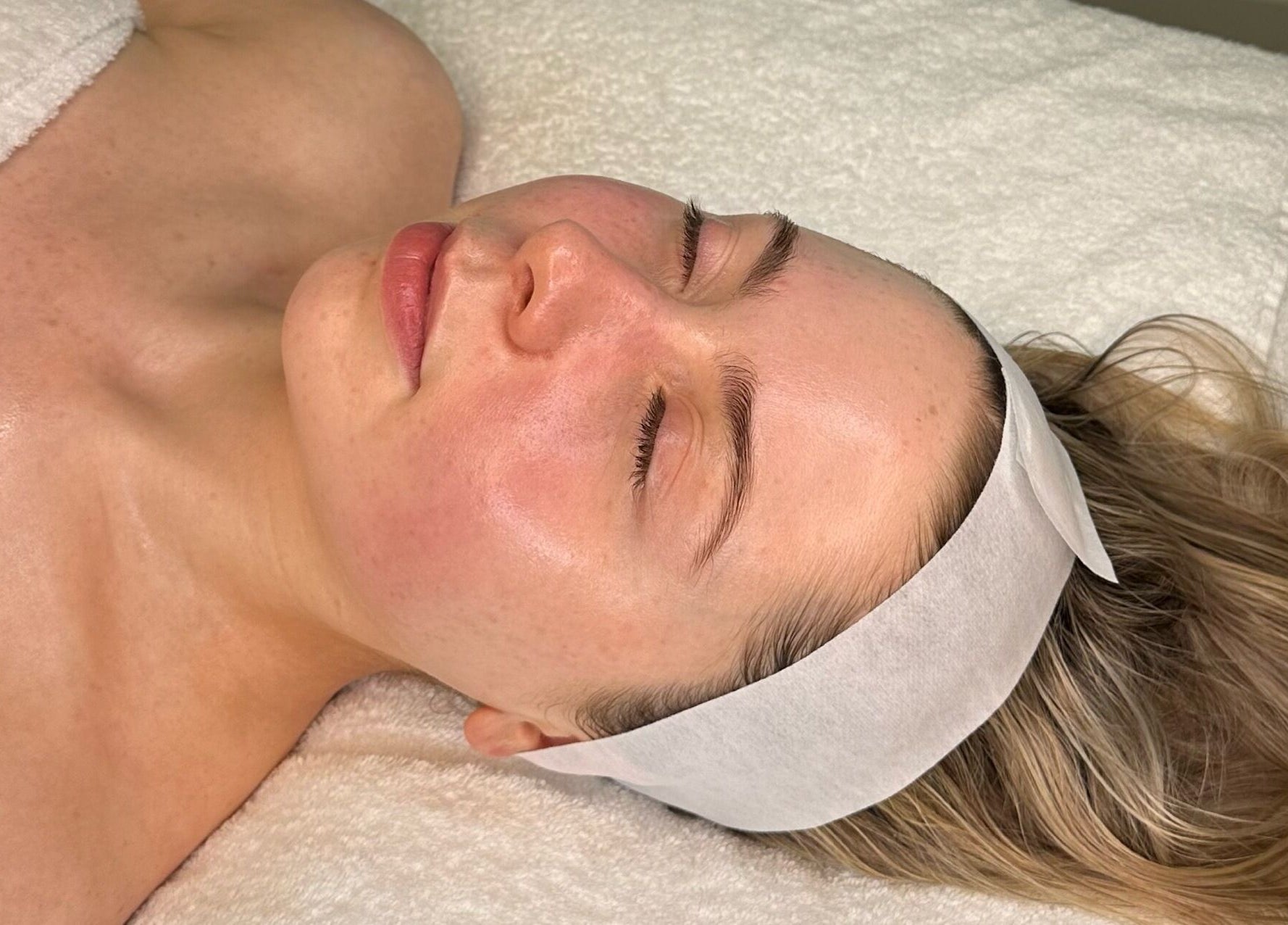 Relaxing facial treatment at E.L Skin & Brows, Sheffield, England, GB enhancing natural glow.