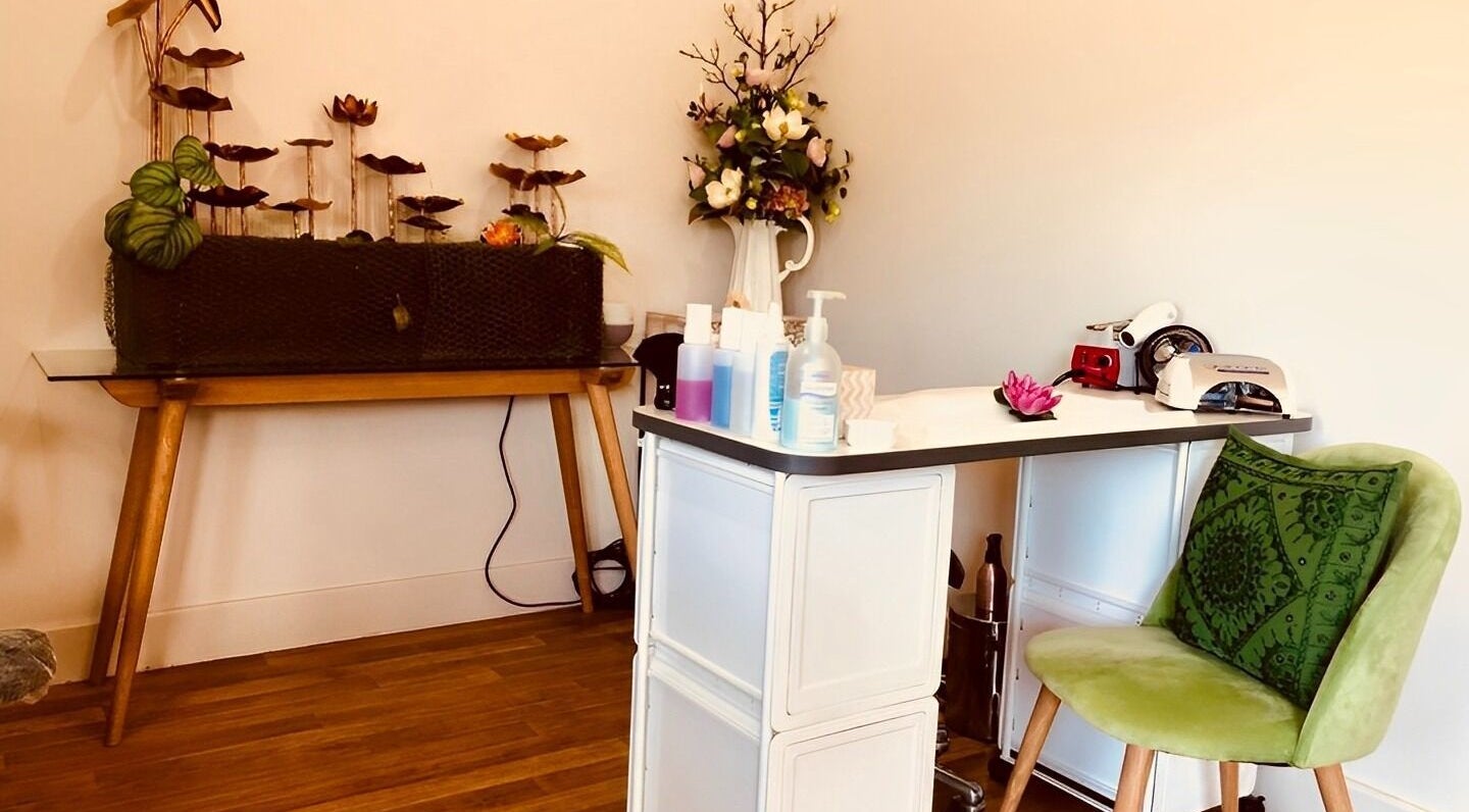 Calm spa corner at EdenSpa Divine Beauty, East Albury, New South Wales, AU with plants and comfortable chairs.