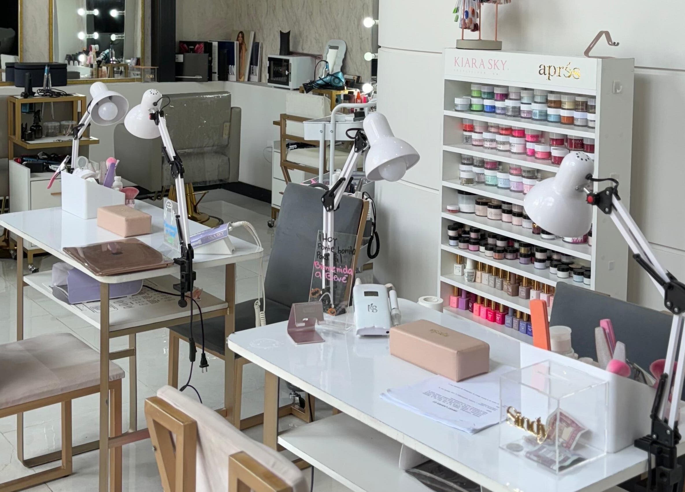 Mesa de manicura en Bevé Beauty Studio, Ciudad De Guatemala, Guatemala, GT.