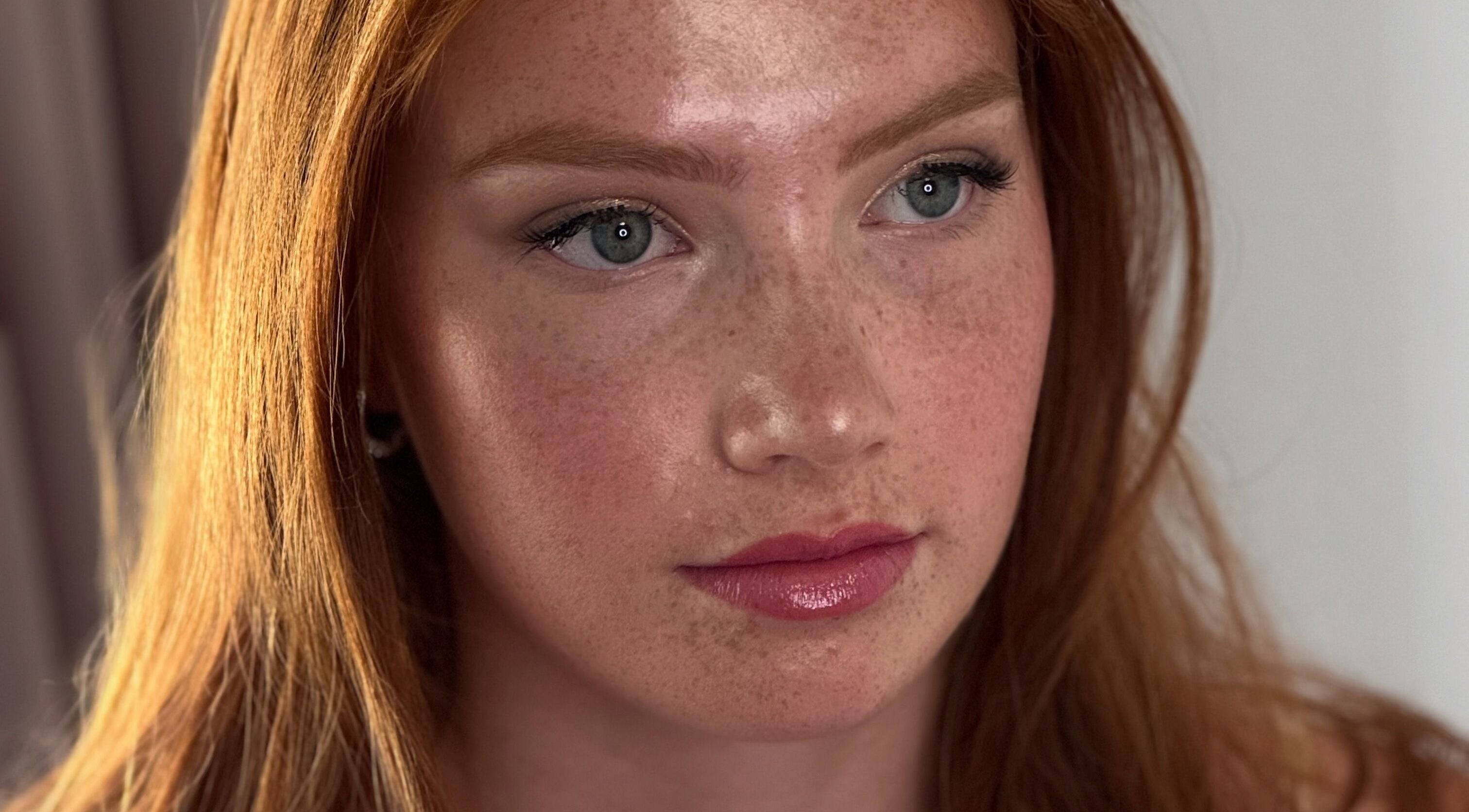 Close-up of a woman with natural makeup at PS : You're Beautiful, Sittingbourne, England, GB.