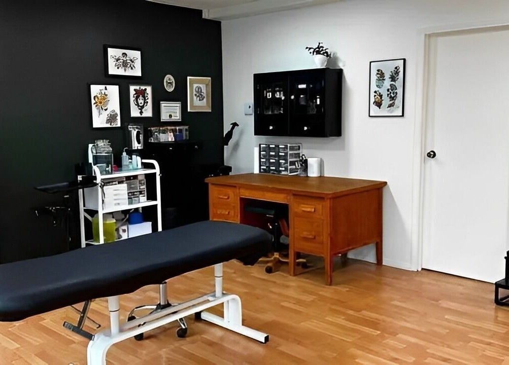 Studio de tatouage moderne et élégant chez Tatouage Artemya à Val-d'or, Québec, CA.