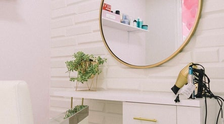 Makeup Bar image 2