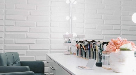 Makeup Bar image 3