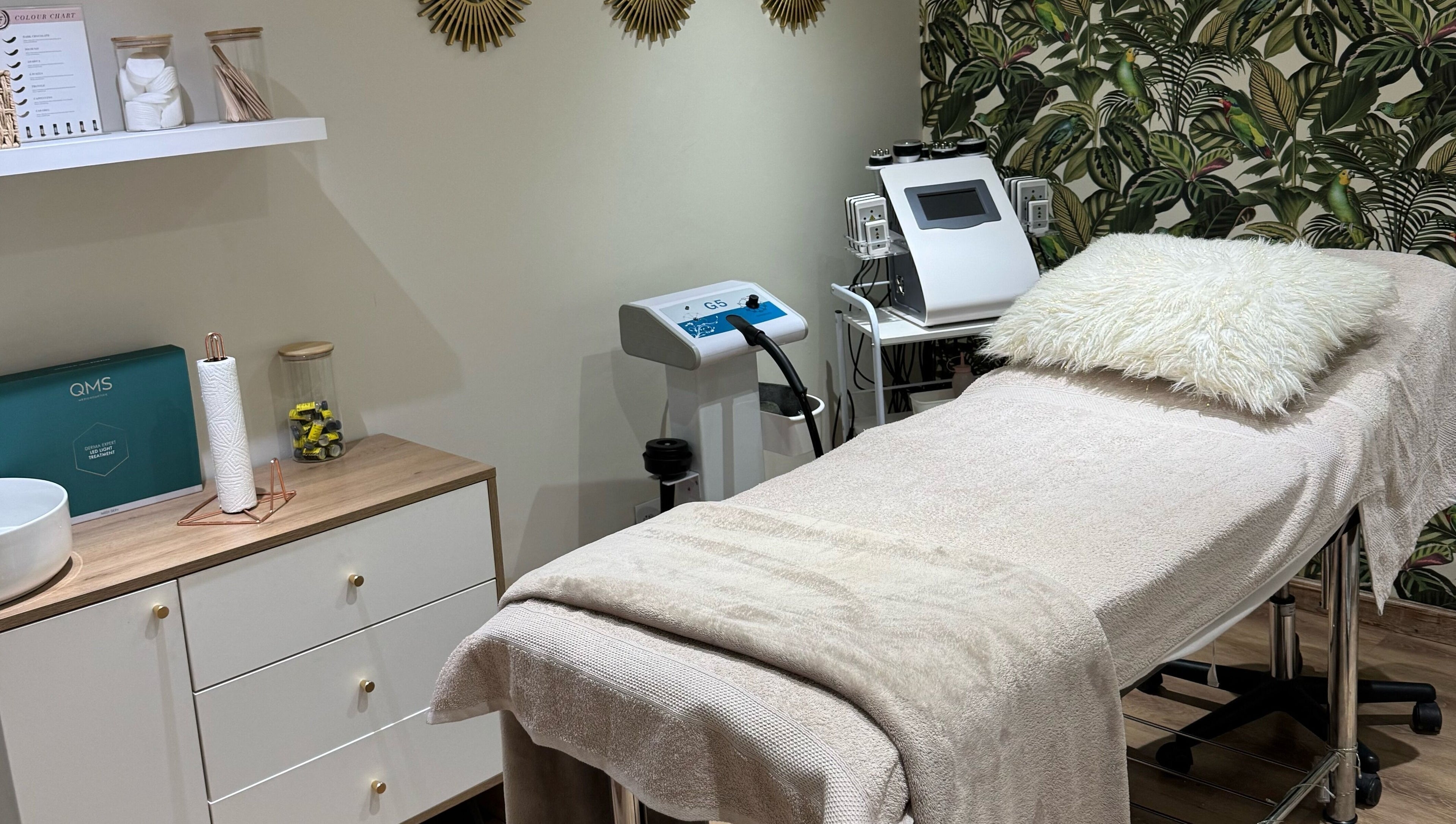 Calming spa room at La Via Bella Nails & Beauty in Johannesburg, Gauteng, ZA, featuring plush treatment bed.