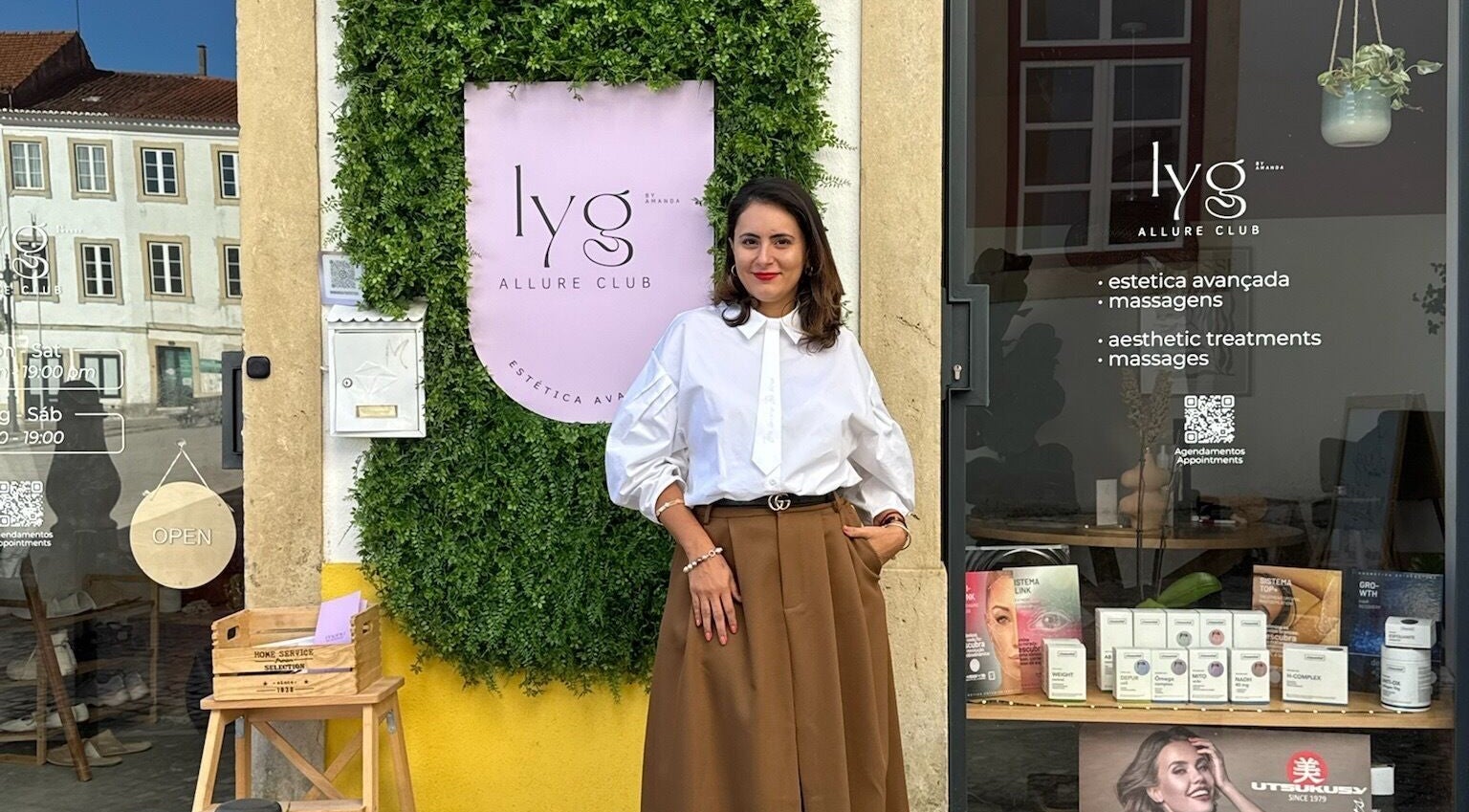 Entrada da Lyg Allure Club by Amanda - Estética Avançada em Tomar, Santarém, PT com fachada sofisticada.