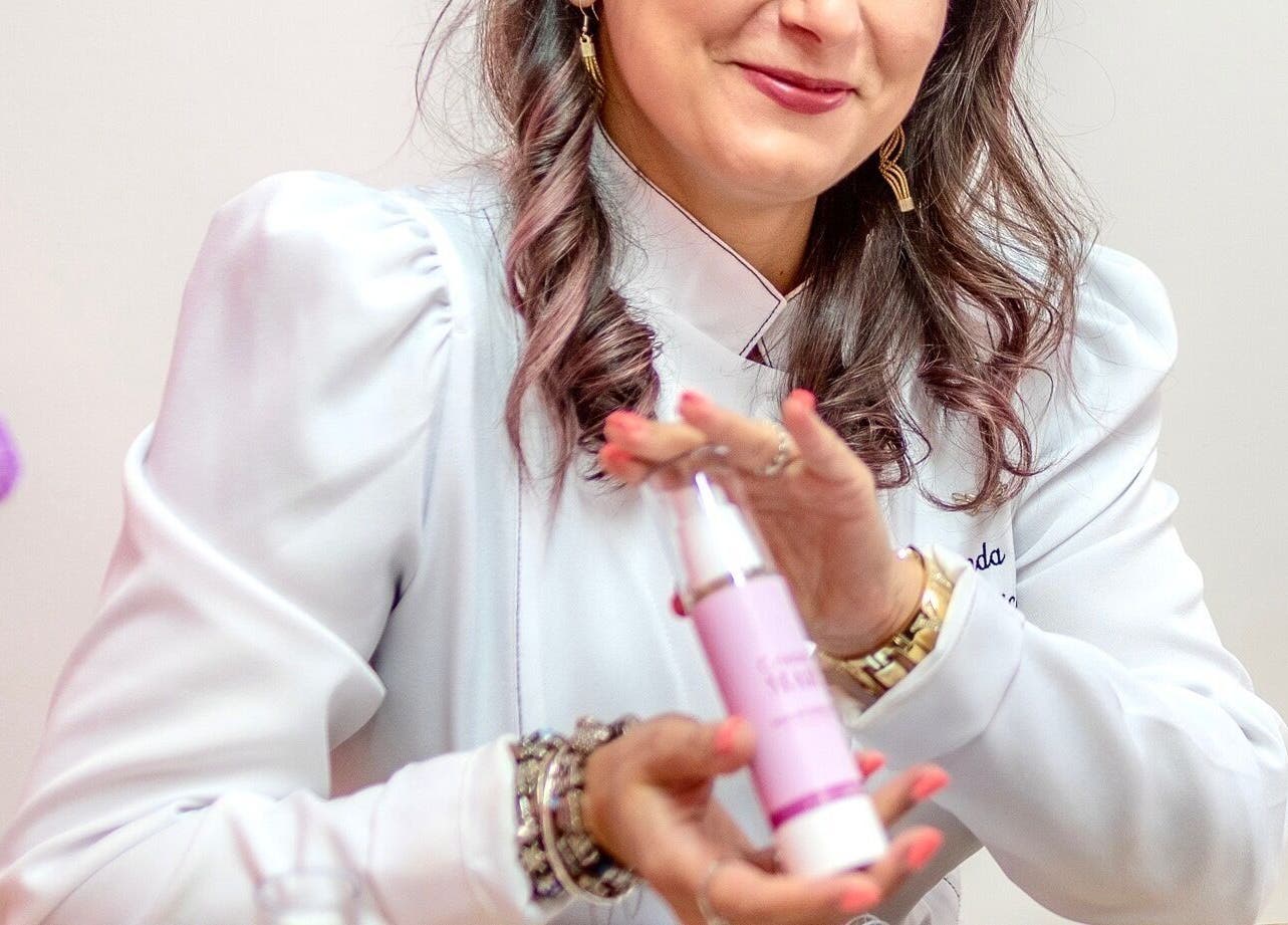 Profissional em Lyg Allure Club por Amanda - Estética Avançada, Tomar, Santarém, PT, exibindo produto de beleza.