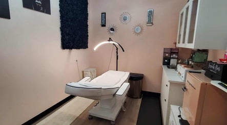 T2B Wax Room Sacramento CA therapy bed surrounded by elegant decor in Sacramento, California, US.