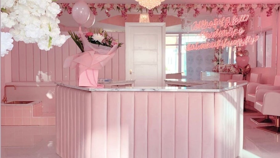 AM Beauty's pink-themed reception in Kuala Lumpur, Wilayah Persekutuan, MY, featuring floral decor and seating.