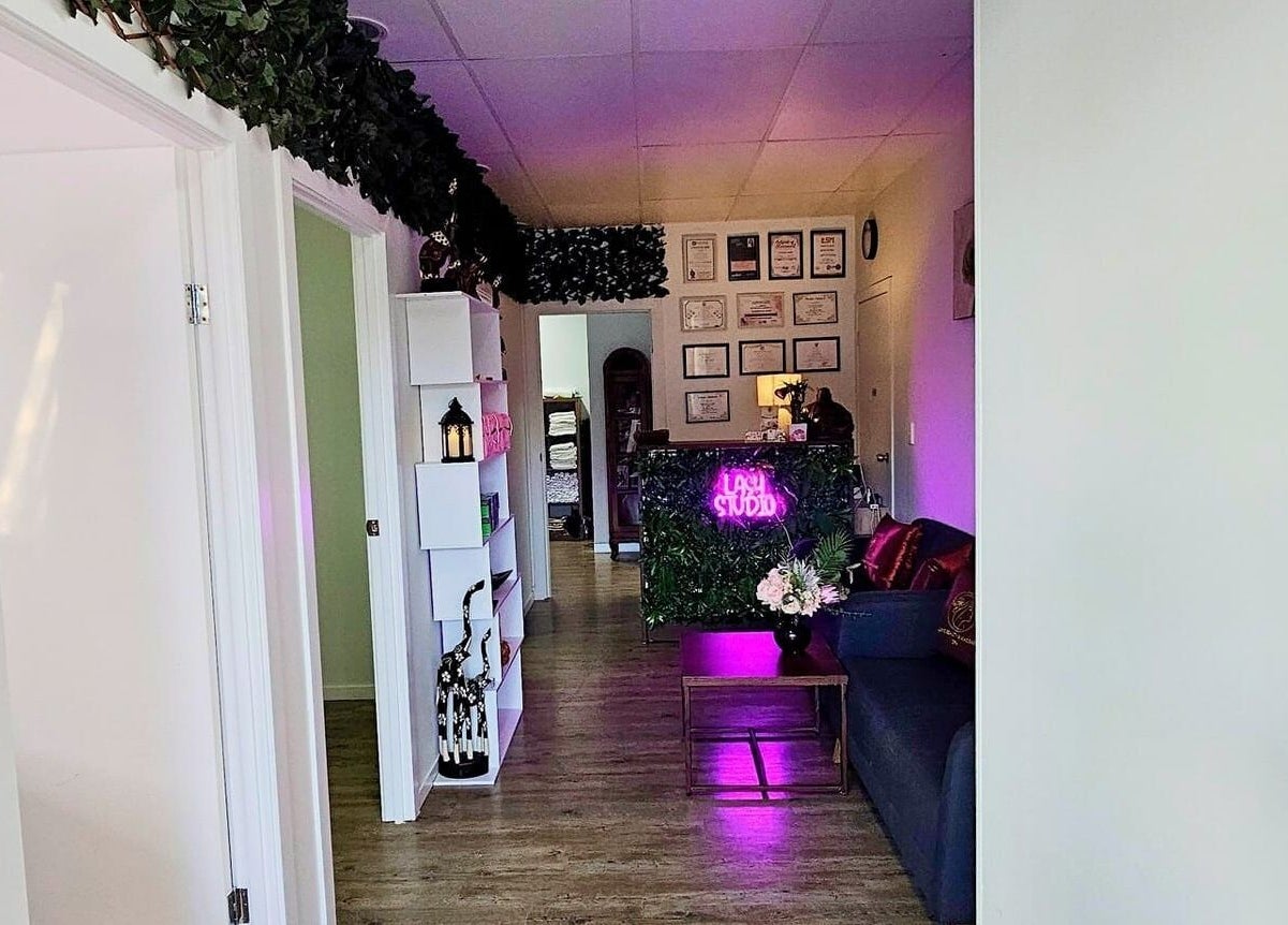 Cozy reception at Lun's Beauty and Massage Spa, Redcliffe, Queensland, AU, with inviting decor and ambient lighting.