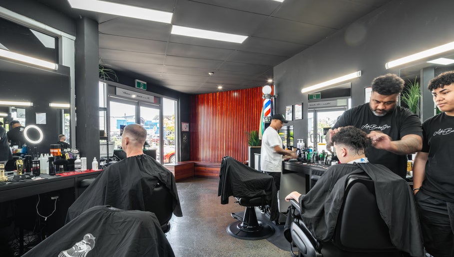 Lole's Barber Shop - Commercial Drive – obraz 1