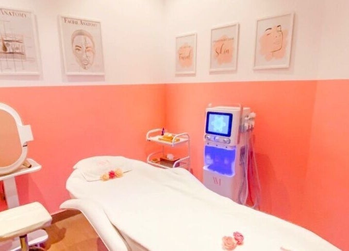 Calming spa room at Am Grace & Glam Beauty Center Arjan Dubai, Dubai, AE offering relaxation treatments.