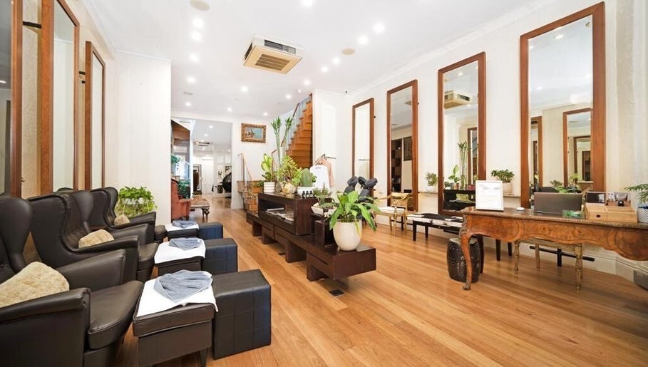 Relaxing interior of MRB Massage Therapy in Melbourne, Victoria, AU with cozy seating and elegant decor.