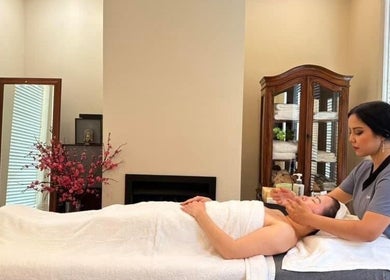 Therapist at MRB Massage Therapy in Melbourne, Victoria, AU, providing a relaxing massage in a tranquil room.